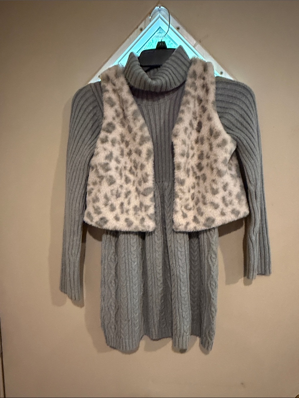Rachel Zoe Gray Cable Knit Turtleneck Sweater with Ivory Spotted Faux Fur Vest